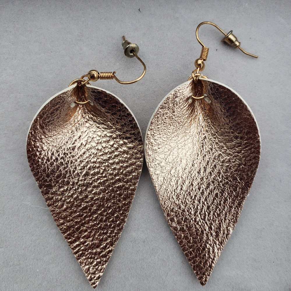 60. 3 Felt Dangle Earrings - Picture 10 of 11